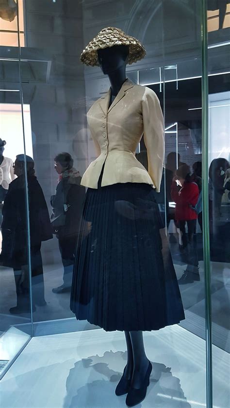 dior siege paris|Dior bar suit history.